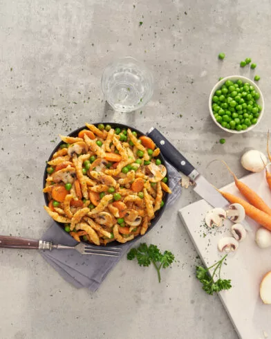 Kluski z warzywami i pieczarkami