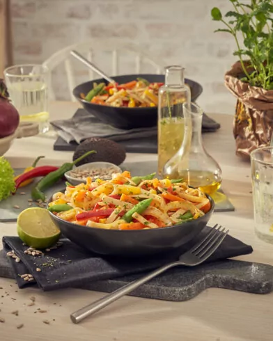 Vege bowl makaron z grochu z warzywami