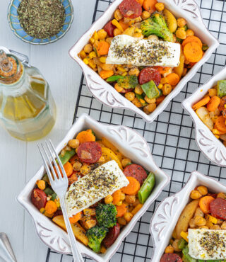 Zapiekanka z chorizo i fetą – przepis na intensywny smak w każdym kęsie