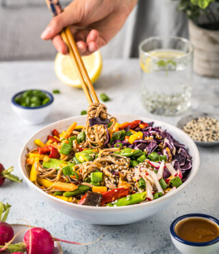 Przepis na sałatkę z makaronem Soba – sałatka z makaronem