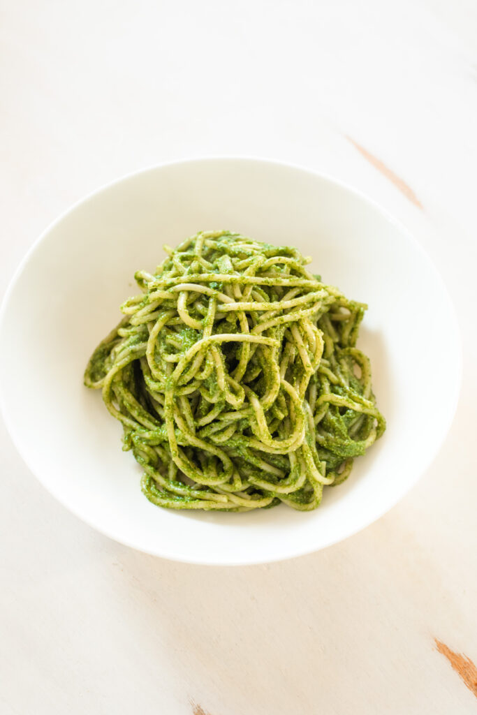 Makaron z pesto ze szpinaku