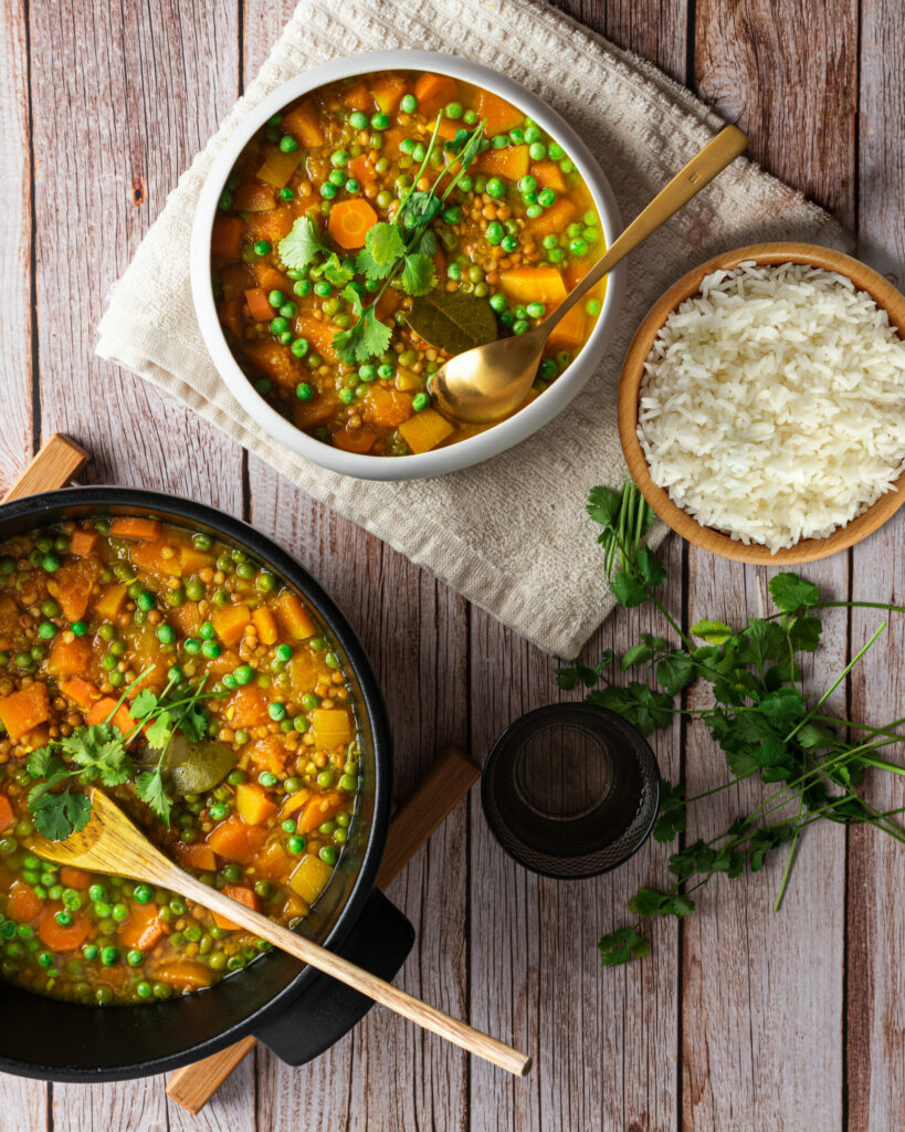 Kokosowe curry z groszkiem i marchewką