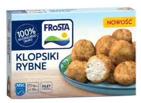 Pudełko mrożonych klopsików rybnych FRoSTA, złociste, przekrojone, z etykietami MSC i naturalnego smaku.