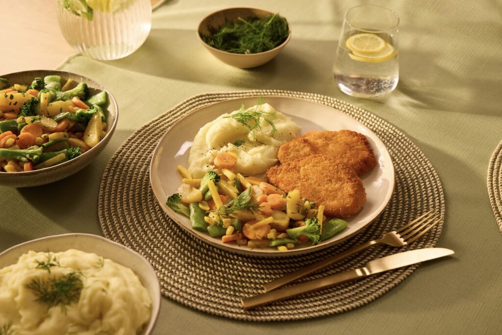 Kotlet z kurczaka z puree i wnp z koperkiem i pietruszką